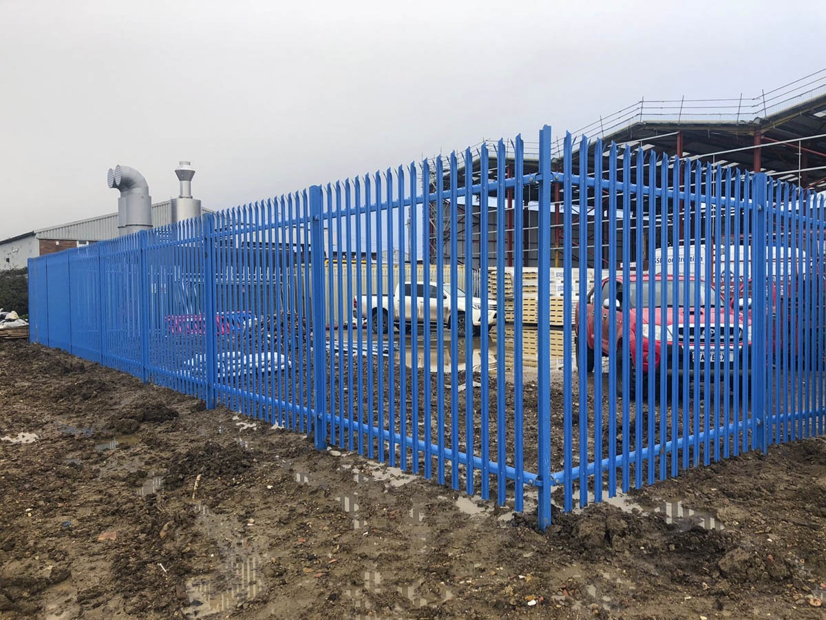 Palisade security fencing
